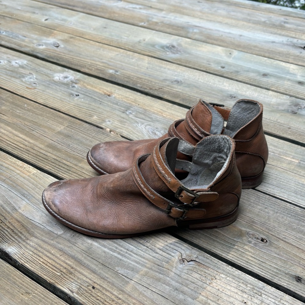 Free People distressed leather booties size 8 shoes
